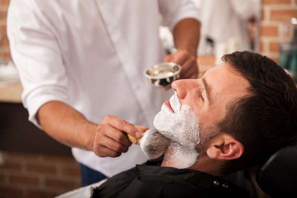 床屋の醍醐味 男性の顔剃り ラザーリングは大事です バーバーショップハシモト